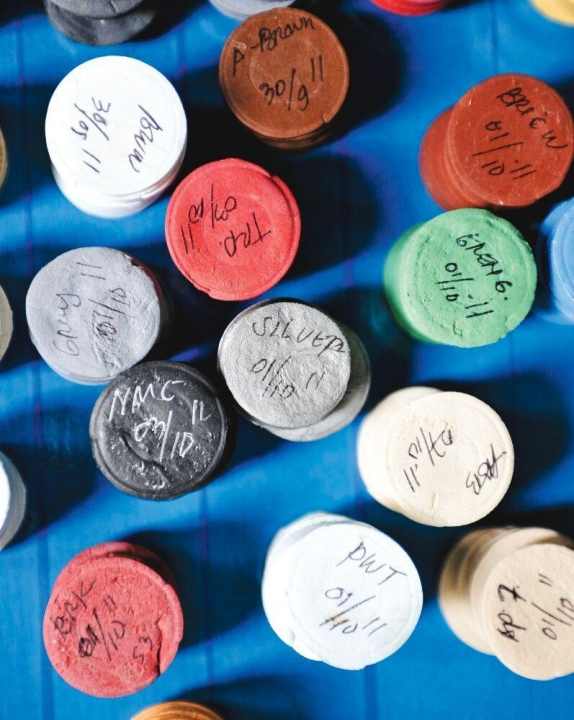 Different rubber compounds in the Schwalbe laboratory. Up to four different compounds are used in a current Addix Evolution tyre. | z.