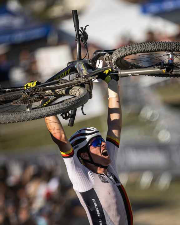 Paul Schehl celebrates at the finish line after winning the World Championships in Les Gets.