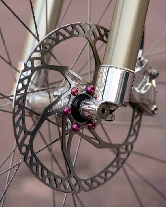 Deduction in our B rating: The Kogel titanium screws are not quite matching in colour.