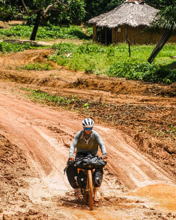 Given the road conditions, it takes half an eternity for Wiebke and Julien to cross the rainforest of Liberia.