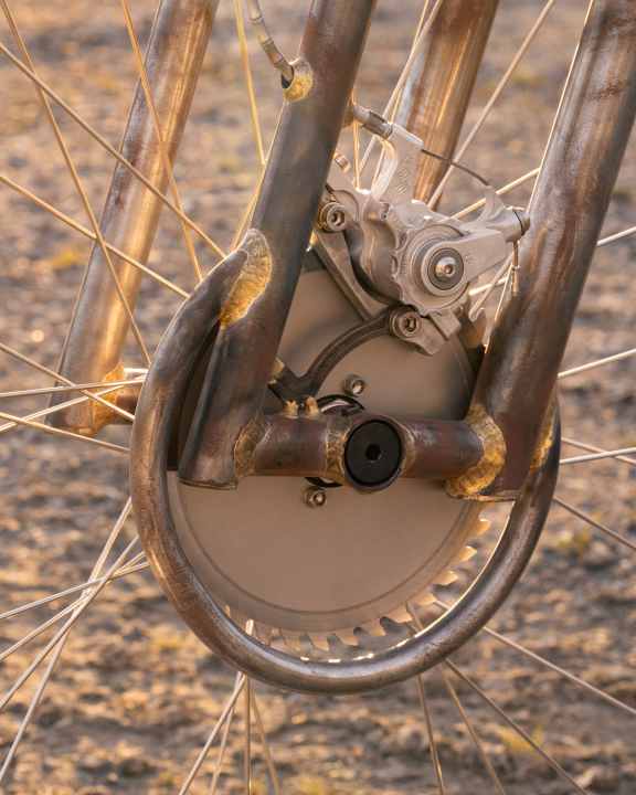 Was der TÜV Süd wohl dazu sagt? Bremsscheiben wie Sägeblätter!