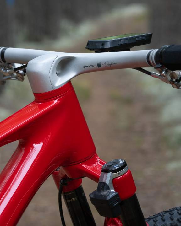 The 3 highlights in one picture: 3D printed handlebars, Rockshox Flight Attendant suspension and the sports car red paintwork.