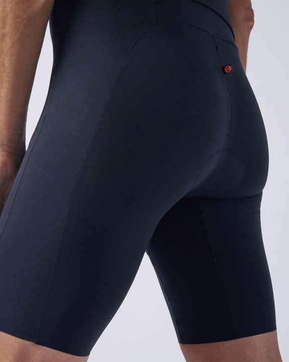 Mehr als nur ein Fähnchen im Wind: Das kleine Etikett weist darauf hin, dass hier ein hochwertiges Polster von Elastic Interface verbaut ist.