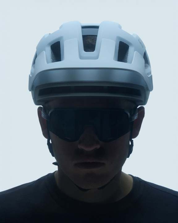 Optimum cooling: Where a lot of cool air gets in at the front, the head doesn't get hot under the helmet.