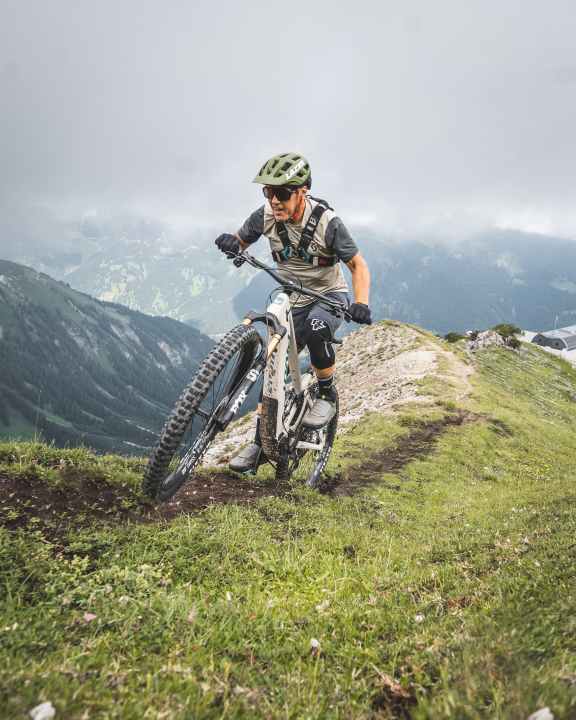 Das Pivot Shuttle AM bietet gute Uphill-Performance dank sehr guter Traktion und massig Motorpower.
