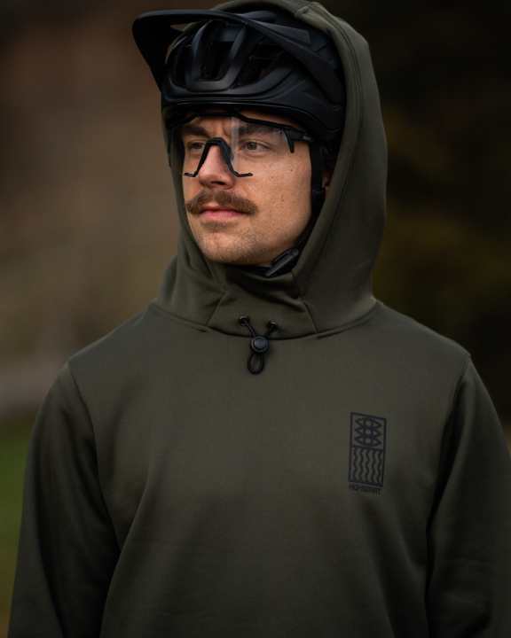 Style & function combined: casual look meets sophisticated tech features - suitable for everyday wear and trail-ready.