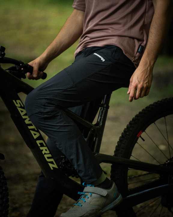 The classic: the black-coloured Trailpants 3.