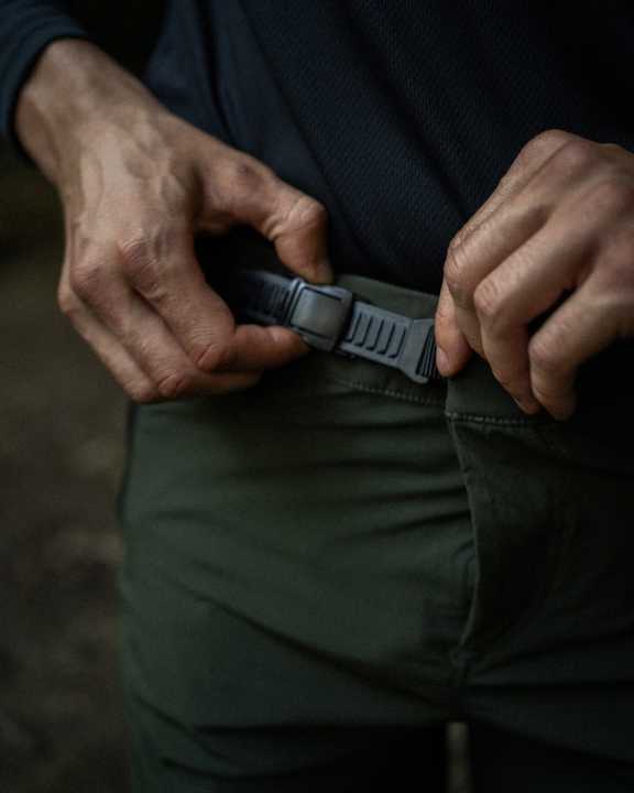 With the classic ratchet fastening of the Trailpants 3, the width of the trousers can be adjusted in one easy step.