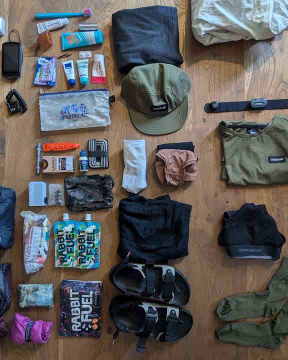 In the centre: Clothes for the evening and for sleeping