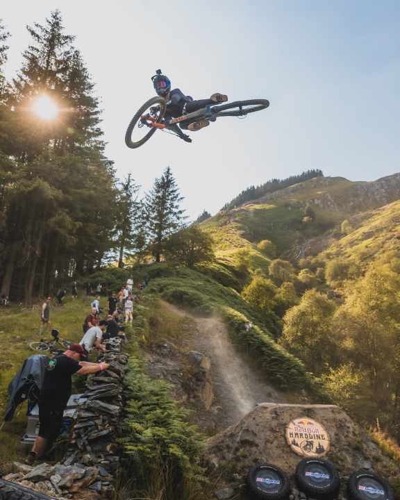 Profi Bernard Kerr beim Supersprung: Die Medien verzerren die Erwartungshaltung der Hobby-Biker.