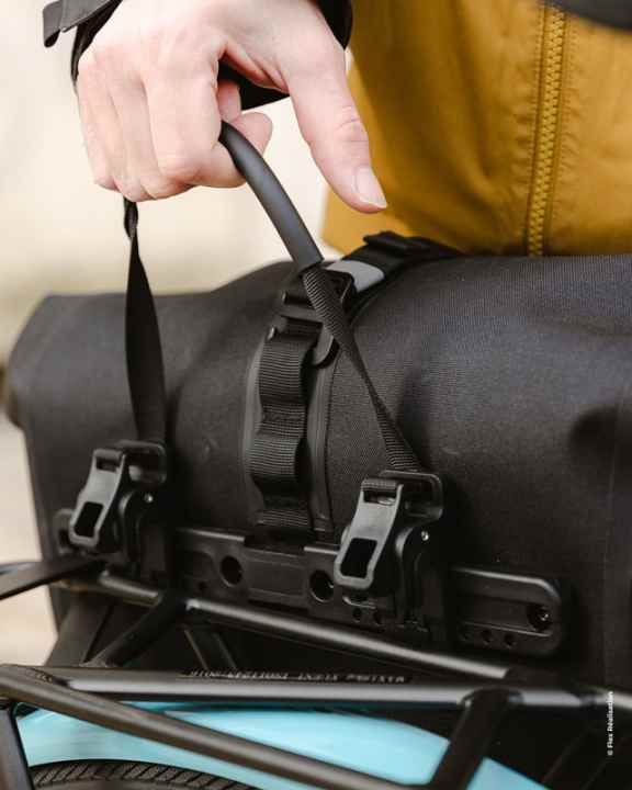 The Z Traveler bags can be attached to most luggage carrier systems with 8 to 15 mm tubes.
