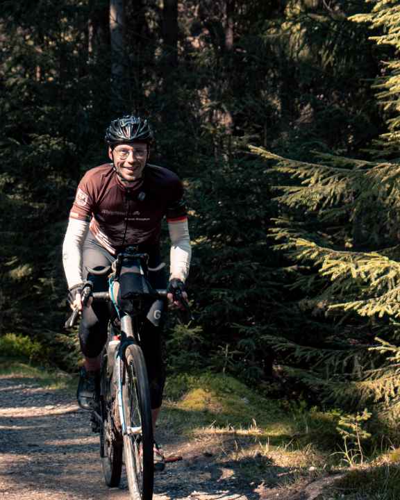 A pannier tied to the aerobars, arse rocket, top tube bag and food pouch - all of Max Gaumnitz's luggage fitted inside.