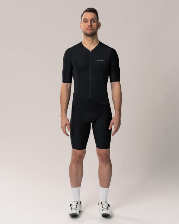 Our test kit consisting of the Aerlig Jersey Men and the Aero Bib Shorts Men