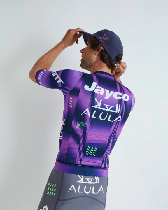 Les nouveaux maillots de Jayco-AlUla