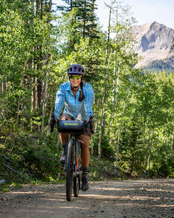 Das ShortStik-Gestänge misst nur 30 Zentimeter und passt damit in Rahmentaschen oder quer an den Lenker.