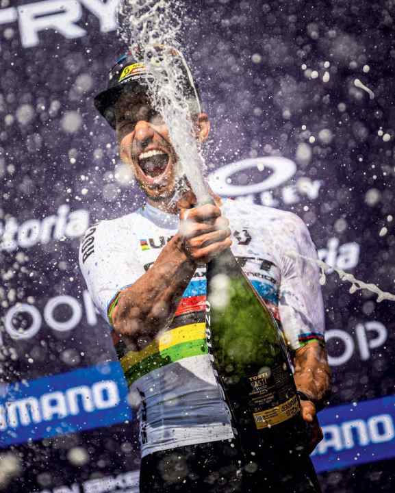 Victory no. 35 Unbelievable! Shortly after this interview, Nino Schurter once again came up trumps at the World Cup in Val di Sole (Italy). He relegated compatriot Mathias Flückiger to second place and took victory number 35.