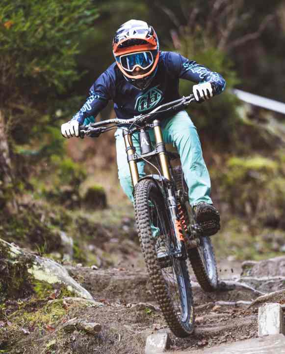 Positioniert den Piloten sicher im Rad: Das Atherton A.200.1