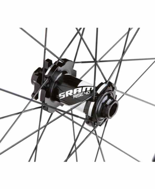   Gerade Speichen und Adapter für Schnellspanner bzw. 15 Millimeter Achsen vorne und 142x12 Millimeter Achsen hinten