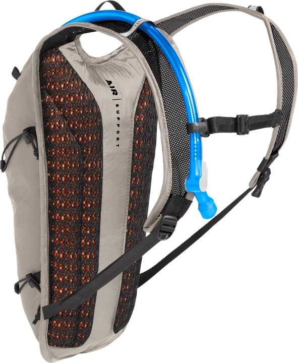 The Air Support Light system is designed to keep the back and shoulders sweat-free. The tube holder on the chest strap is practical.