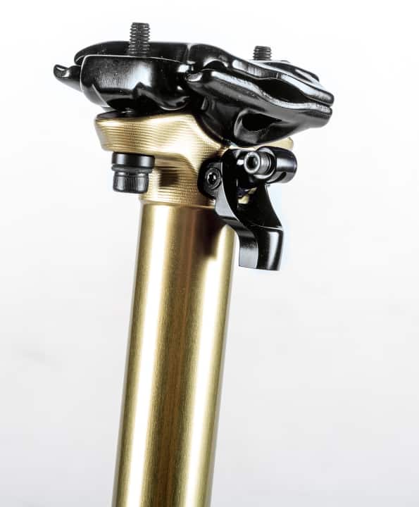   Fox Die robuste DOSS kann ausschließlich am bewegten Stützenkopf angelenkt werden, wodurch ein unschönes und scheuerndes Leitungslasso entsteht. Der Hub ist dreistufig auf 127 mm beschränkt.