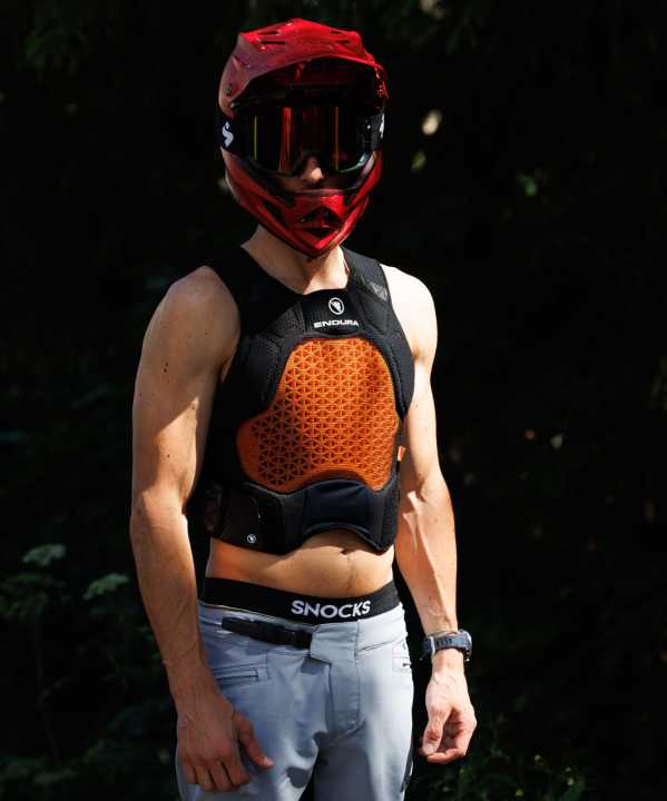 First work: Endura presented its first own protector waistcoat (MT500) at the beginning of the year.