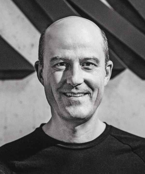   "Natürlich bin ich bereits seit einer Weile auf unserem E-MTB-Prototypen unterwegs. Ich muss sagen, das ist pure cycling und auch ein unterstütztes Rennrad passt voll zu Canyon." Canyon-Gründer und Geschäftsführer Roman Arnold im EMTB-Interview.