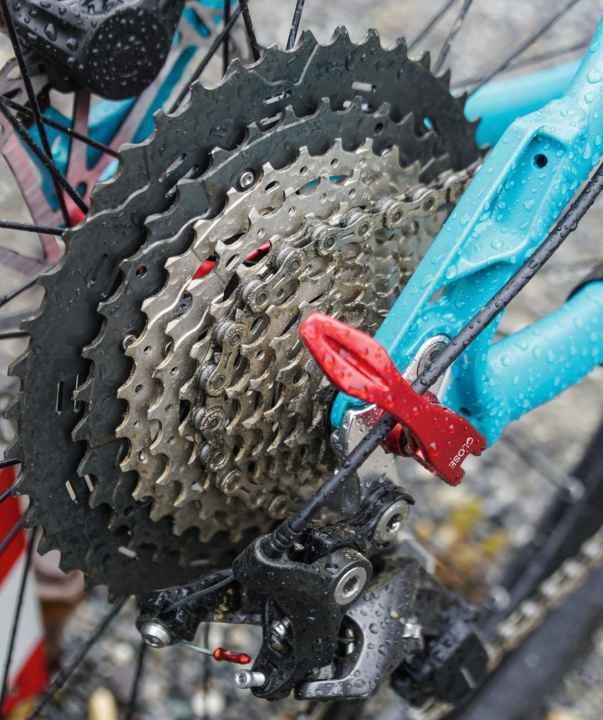 The gear range of the 1x11 XT drivetrain is wide.