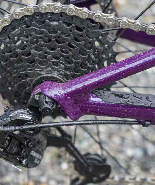 The 1x8 gearbox and the rigid fork limit the trail capability of the Scor somewhat.