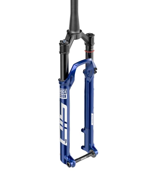 Die neue Rockshox Sid SL soll eine Leichtbau-Waffe für XC-Racer sein. Die Aussparungen am unteren Ende der Tauchrohre sparen wertvolle Gramm.