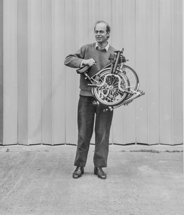 . Im Jahr 1975 entwickelte Gründer Andrew Ritchie den ersten Prototyp des Faltrades in seinem Apartment.