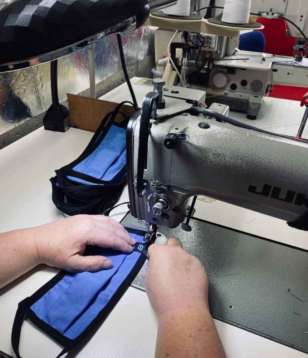   Biehler hat Teile der Produktion auf die Fertigung von Mund-Nasen-Schutzmasken umgestellt, da diese Produkte zur Zeit händeringend gebraucht werden.