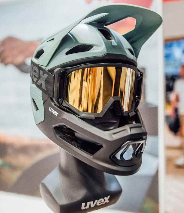 The new Revolt gravity helmet from Uvex will be on sale from spring 2023.