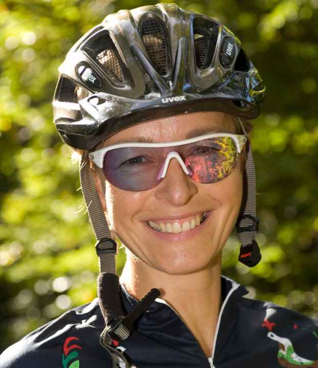 Dagmar Dörpholz, bike graphic designer Rides bike since 1992; weight 54 kg; height 1.68 m; rider type AM/Enduro; favourite area Isar/Karwendel