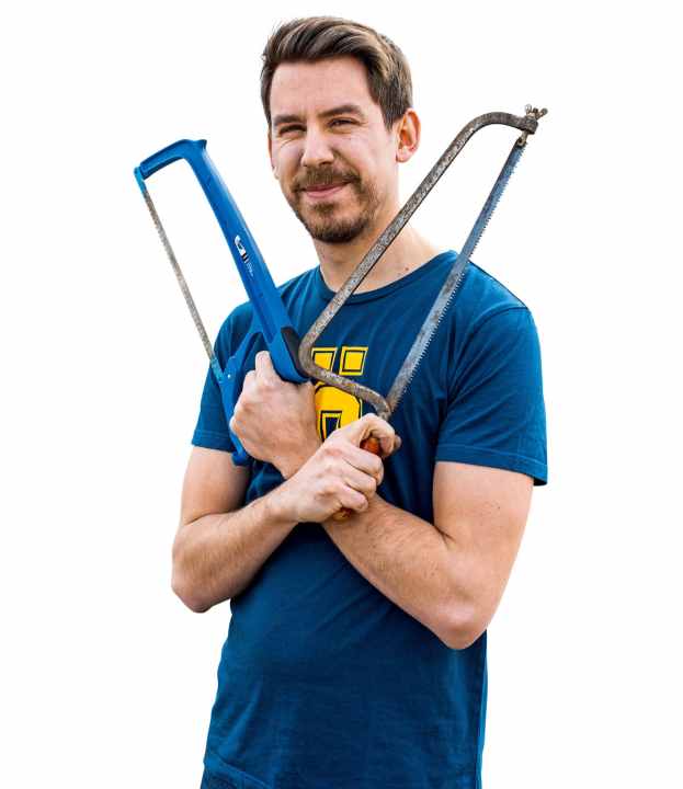 Wrenching expert Florian Ohnesorg: The two-wheeler mechatronics technician has already been European Wrenching Champion and owns a bike shop in Ingenried near Schongau. There is hardly a bike problem that he cannot solve. Florian can tell how many kilometres the bike has covered just by smelling the fork oil.