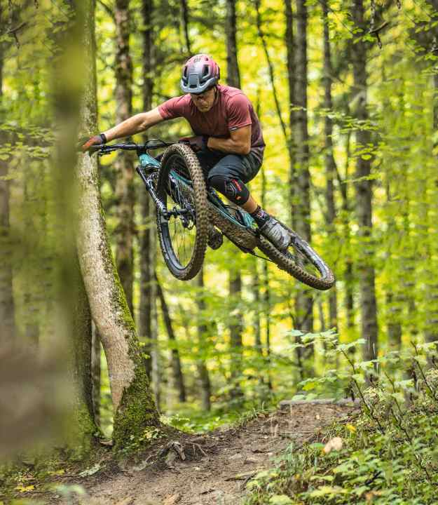 Light enduro duel: Forestal Siryon Neon versus Tansalpes E1 Enduro - 2 lightweights for difficult terrain. From page 32 