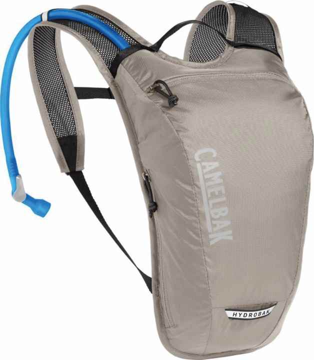 Mit 1,5 Litern und einem Eigengewicht von nur 170 g ersetzt der "HydroBak Light" von Camelbak zwei bis drei Trinkflaschen und sitzt dabei unauffällig auf dem Rücken. Und man hat den Trinkhalm gleich neben dem Mund. Inklusive eines zusätzlichen Liters Stauraum kostet das Set 59,99 Euro.