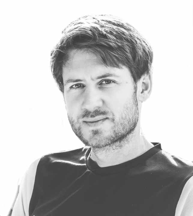   Peter Nilges, Testleiter: „Irgendwie hat man das Gefühl, als hätte jemand die Zeit um 30 Jahre zurückgedreht. In vielen Punkten machen Gravelbikes gerade das durch, was auch den Mountainbikes in den Anfangsjahren blühte. Für eine bessere Geländegängigkeit wurden alle Teile nach und nach optimiert. Bleibt die Frage, was am Ende der Gravelbike-Evolution herauskommt. Vielleicht ein Mountainbike-Hardtail mit Rennlenker? Die Entwicklung zu mehr Komfort bringt zwangsläufig eine Annäherung ans Mountainbike. Für mich persönlich ist der Unterschied zum breitbandigeren Hardtail dann aber zu gering. Zumal ein Gravelbike auch vom niedrigen Gewicht lebt.“