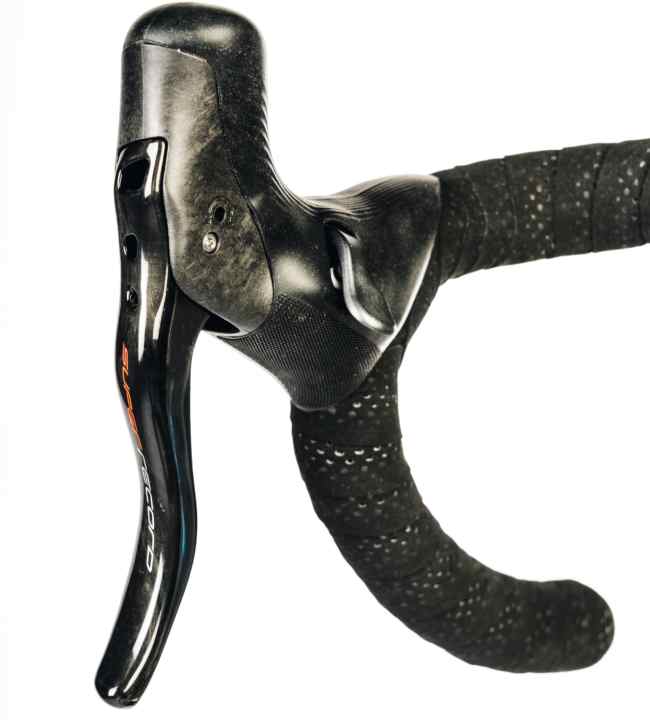 The thumb button of the electronic EPS works perfectly, and the brake levers provide a perfect grip for the fingers