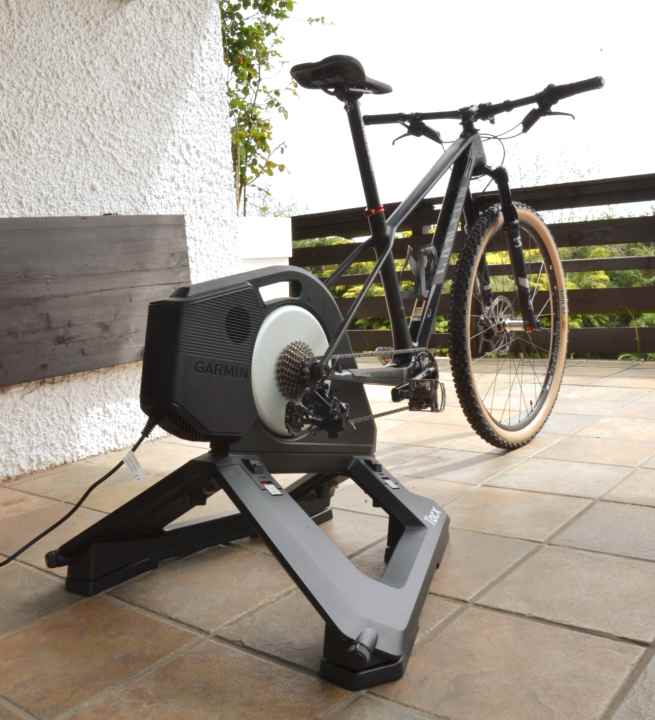 Testaufbau mit Ausblick und Frischluft: Hier ließen sich die Trainingskilometer gut absolvieren.