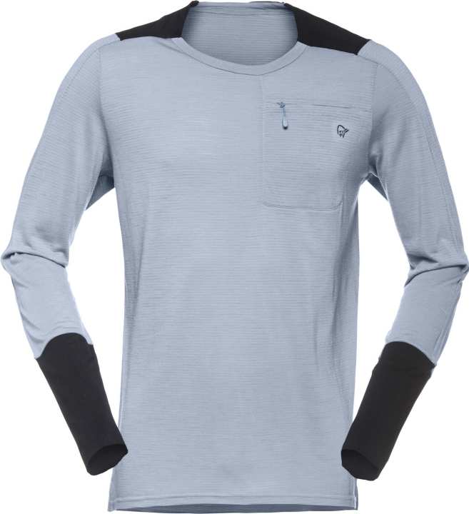   The Skibotn shirt: 40 per cent wool, 40 per cent polypropylene, 20 per cent nylon. Recycling ensures environmental friendliness, the combination of materials ensures a balance between function and durability.
