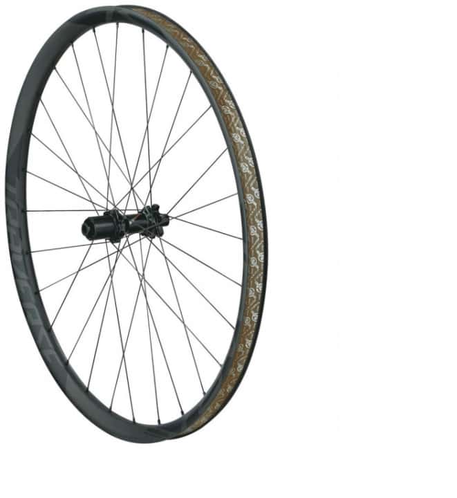    Roval Traverse Fattie SL: 1499 Euro; 35 mm Innenweite für 27,5'' und 29", <a href="http://www.specialized.com/" target="_blank" rel="noopener noreferrer nofollow">www.specialized.com</a>     