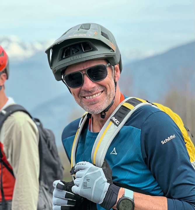 Als Gründer der Radmarke Focus hat sich Mike Kluge auch nach Karriereende sehr viel mit aktueller Radtechnik und Ergonomie beschäftigt. Focus hat er mittlerweile abgegeben –und fährt lieber selbst.