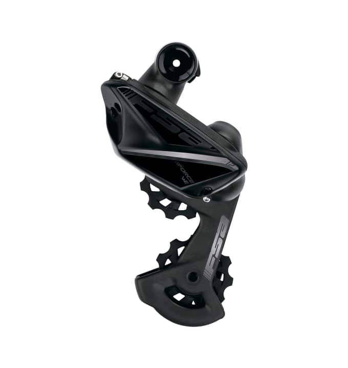  Das Schaltwerk des elektrisch schaltenden Ensembles von FSA arbeitet hybrid wie die Shimano Di2-Gruppen: Schaltbefehle empfängt es über Funk, den Strom liefert ein zentraler Akku per Kabel.