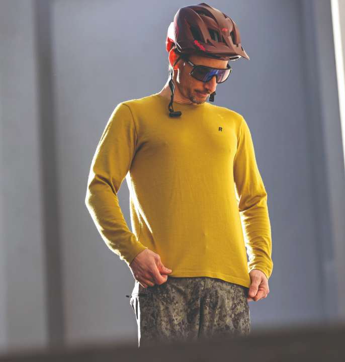 Rose M Adventure Merino LS: Gibt's in drei Farben. Tester Laurin trägt Größe M bei einer Körpergröße von 1,78 Metern.