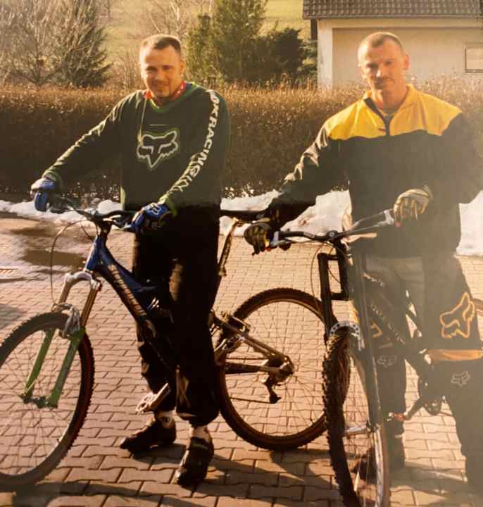 Eigentlich kommt Markus (re.) aus dem Bodybuilder-Sport, doch eine Verletzung bringt ihm zum Biken.