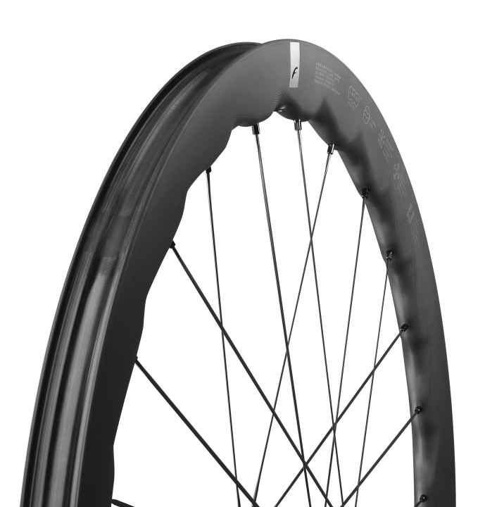 Thanks to mini hooks, the Fulcrum Sharq is suitable for tubeless and clincher tyres