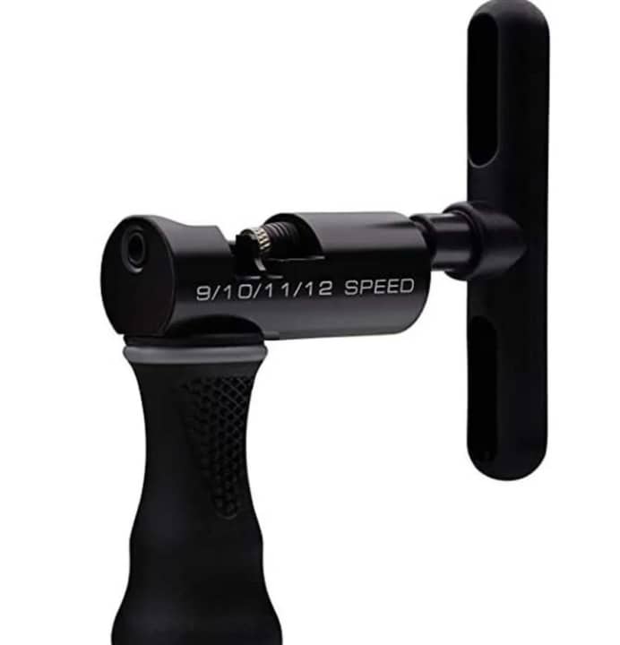Bringing together what belongs together: the chain riveter.