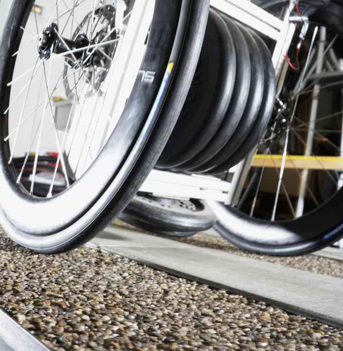 Besonders auf rauem Untergrund kann der Highroad SL der 2. Generation beim Rollwiderstand überzeugen