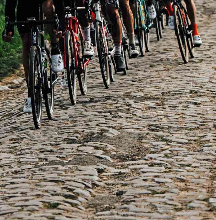   Auf Rüttelpassagen rollt es sich mit weniger Reifendruck leichter.