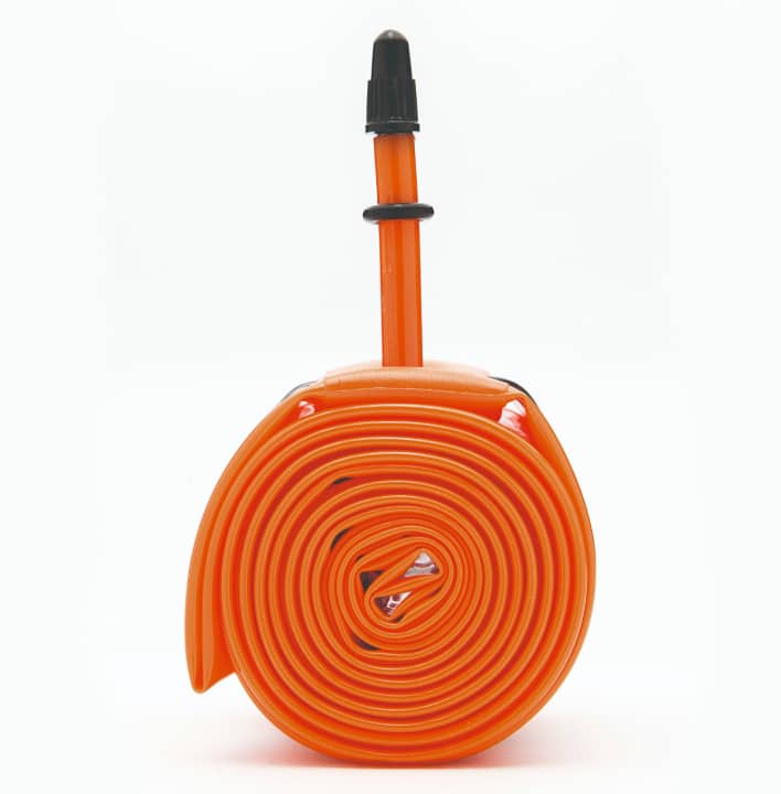 Gut für die Cross-Country-Fraktion weil leicht. Nix für Freerider weil unnötig teuer und zu wenig robust.